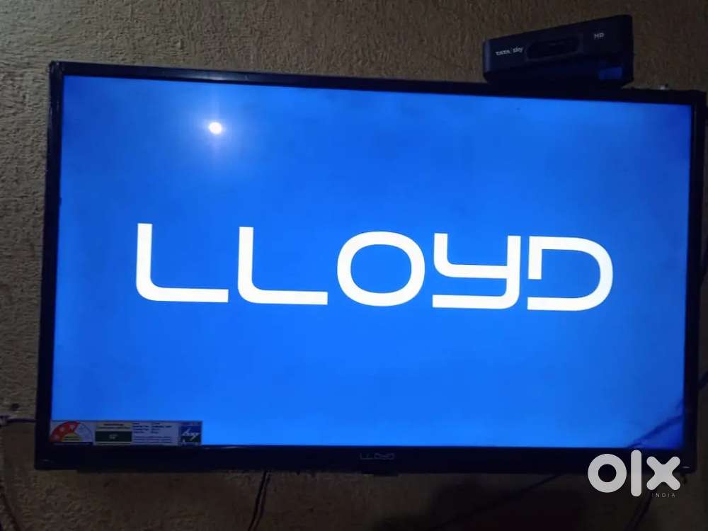 LLOYD TV BEST NEW CONDITION WALL TV