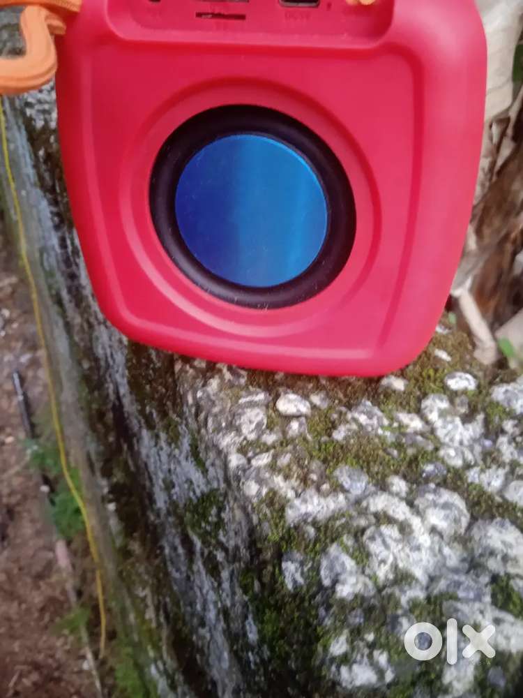 Bluetooth speaker with mic new box piece