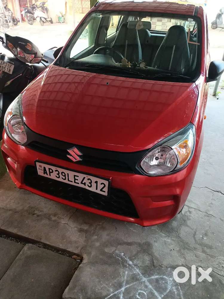 ఎరుపు రంగు. కొత్తగా ఉంటుంది.  భీమా ఉంది