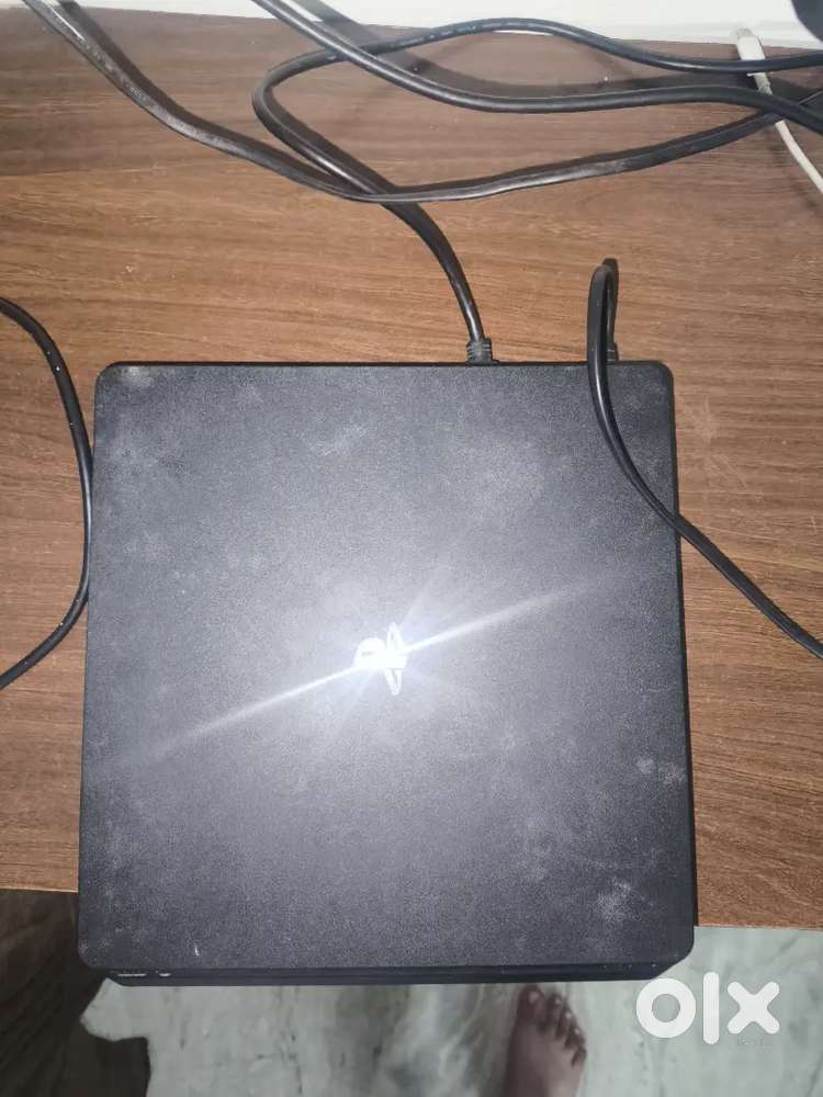 PS4 slim 1 TB