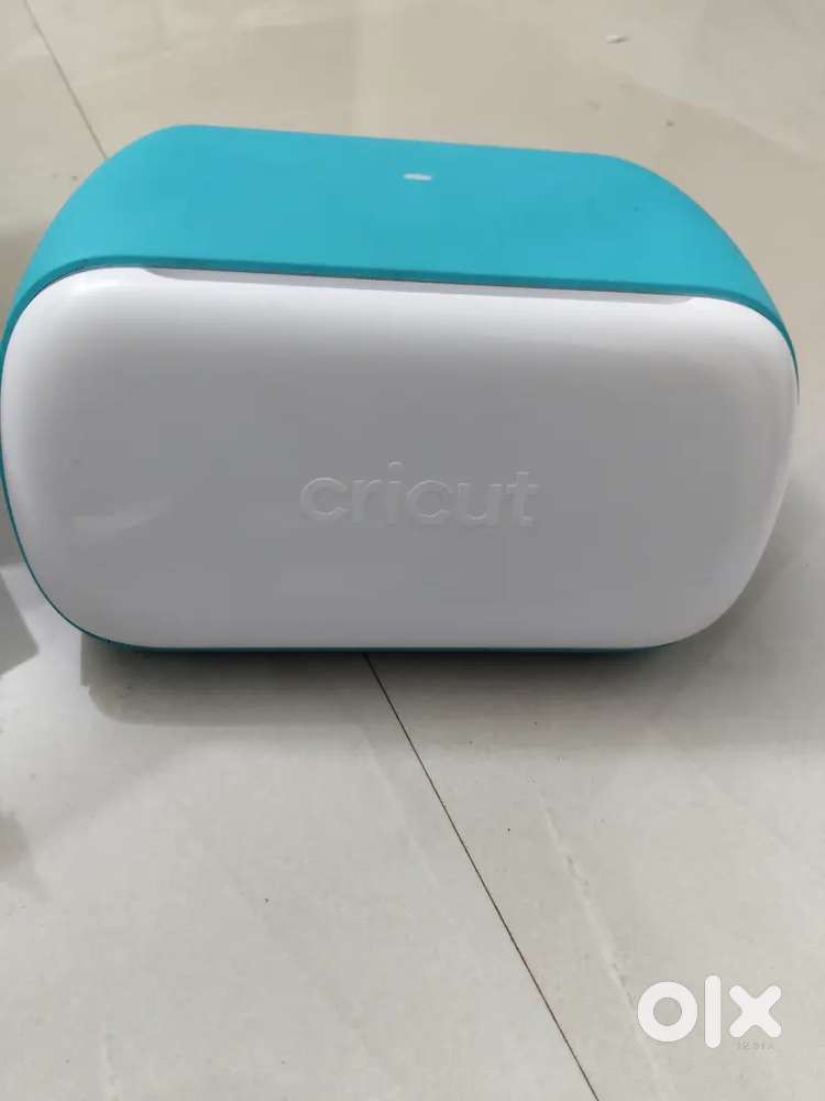 Cricut sticker cutting mechine