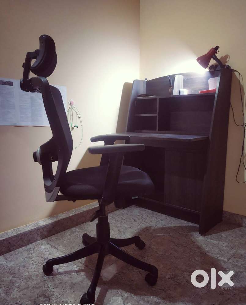classic computer table with revolving chair