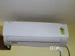 Lloyd 1.5 ton 3 star Split inverter AC 3 months old