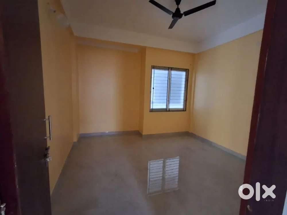 Deluxe 3bhk Flat Available For Rent at Six Mile Chachal and Downtown ,