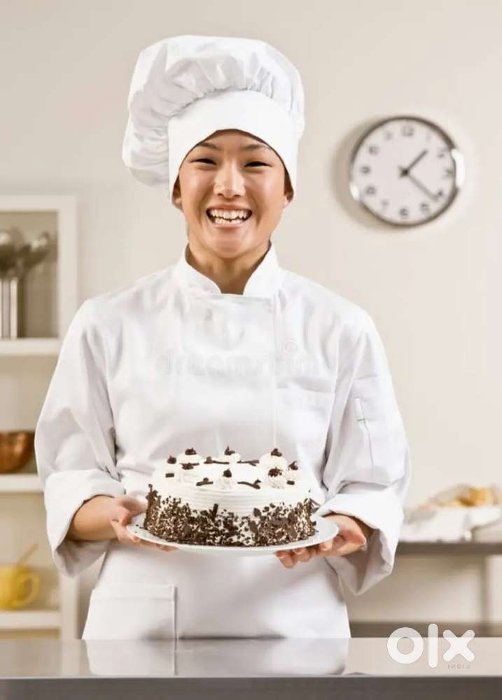 We are looking for commi 1 to make cakes and bakery tasks ⁴