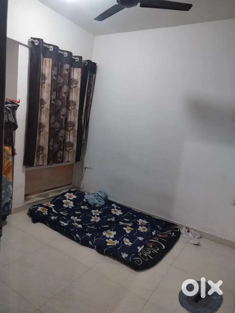 Need female room meet