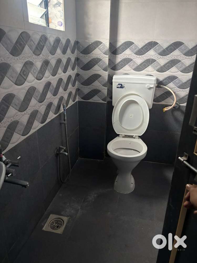 Looking for 2 female roommates