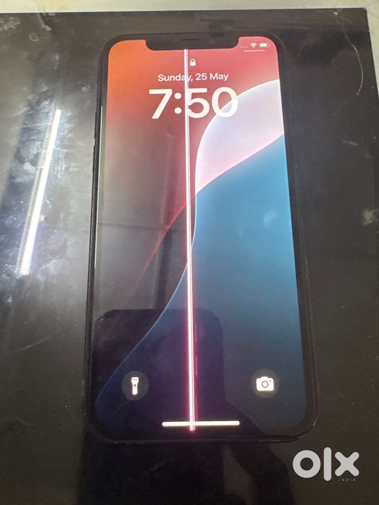 I phone 11 Pro 256 GB Space Grey colour face id off, line on display.