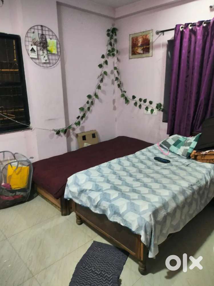 FEMALE FLATMATE REQUIRE URGENTLY