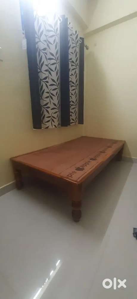 SINGLE WOODEN PALLET BED - 3.5 x 6FT