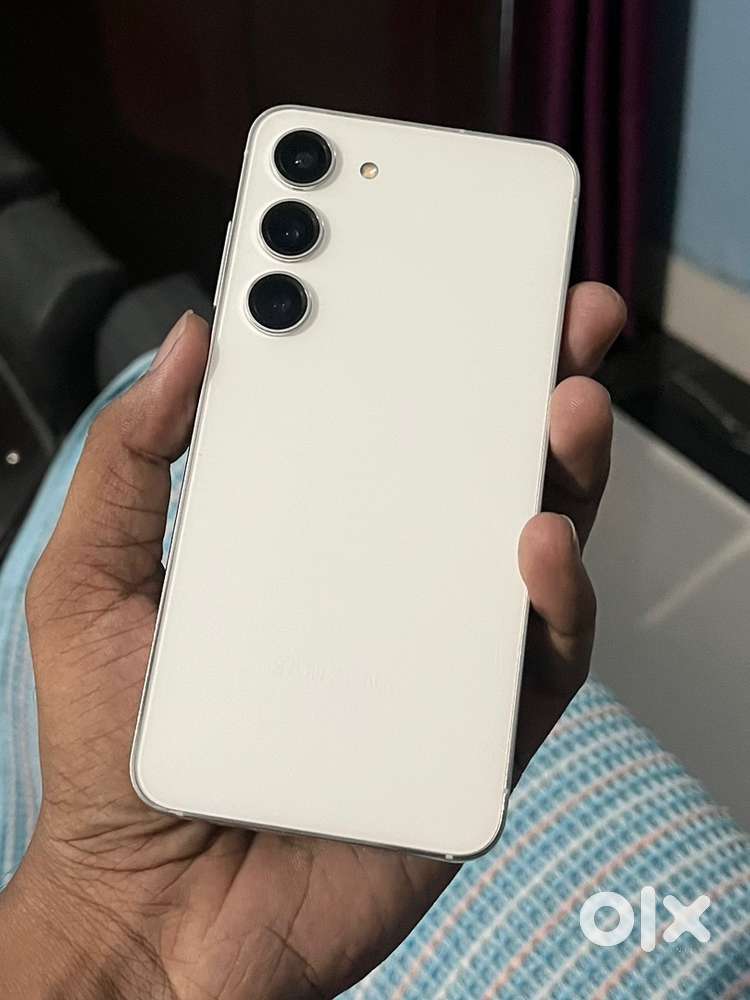 Samsung s23 5g    8GB 128 memory