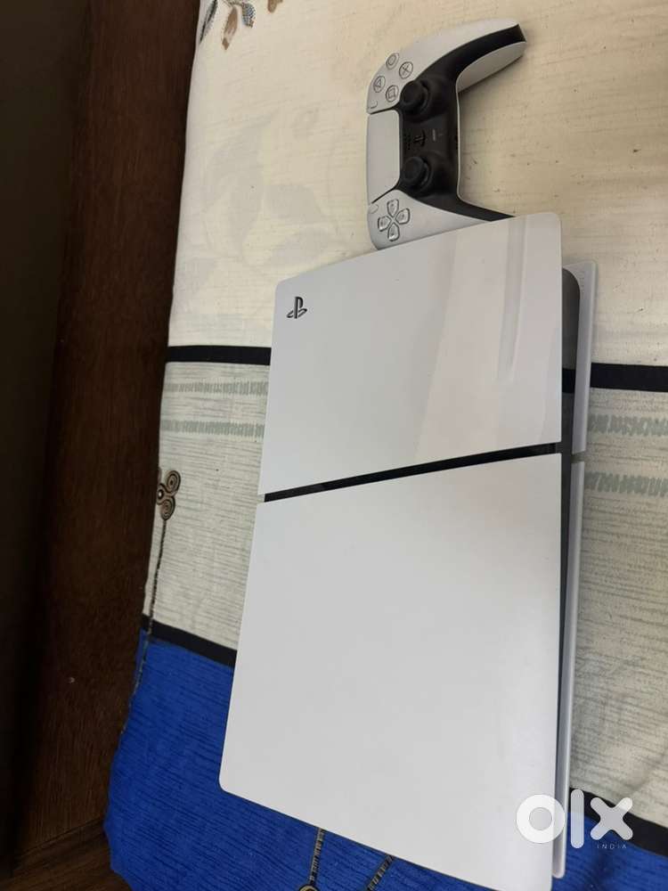 Sony PS5 Slim Disc Only 1.5 Month Old With Original Accessories