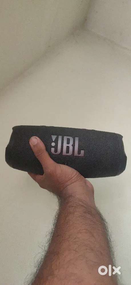 Jbl charge 5 good condition with box