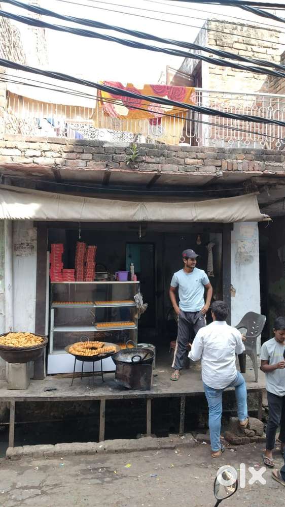 1 toylet bathroom and one room on shop