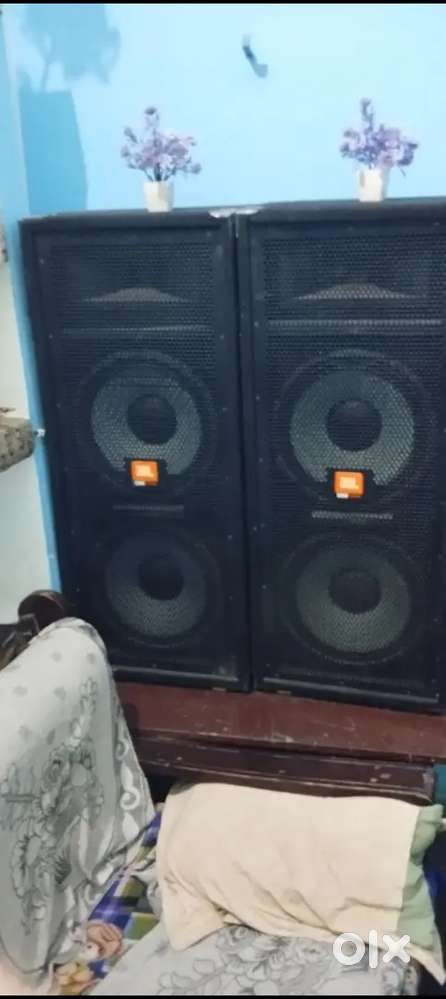 1 Amplifier and 2 kolam 12  155 magnet