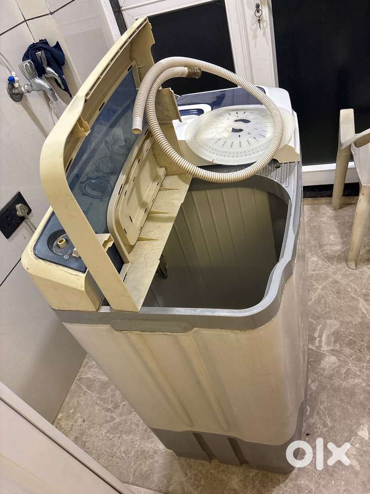 SAMSUNG SEMI AUTOMATIC WASHING MACHINE