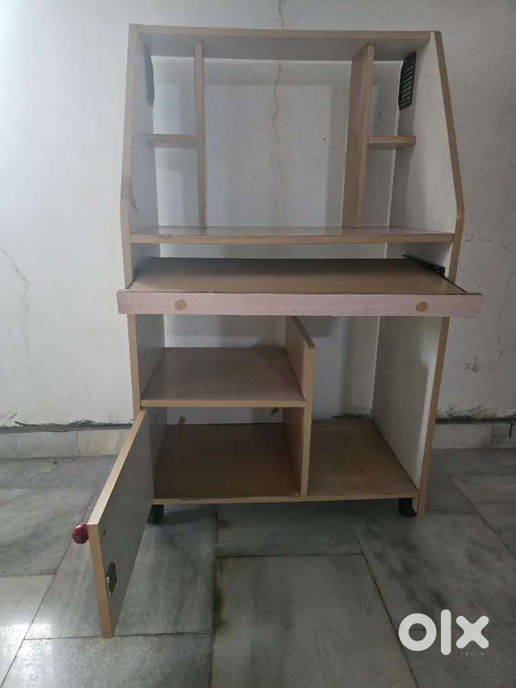 Computer desk