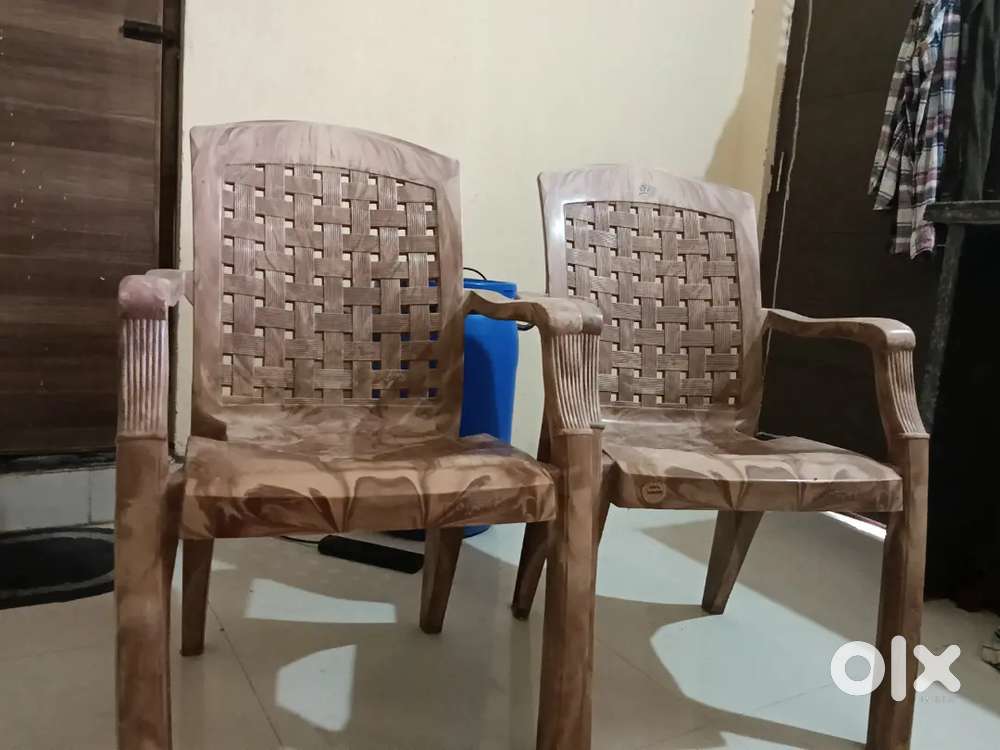 Computer table/desk & 2 chairs. Tape wrapped only to resist the rust
