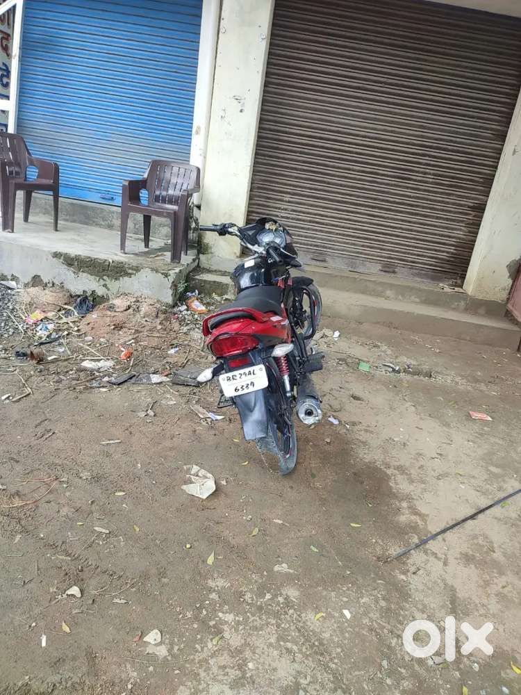 Bike ek dam mast hai bike me koi problem nhi hai