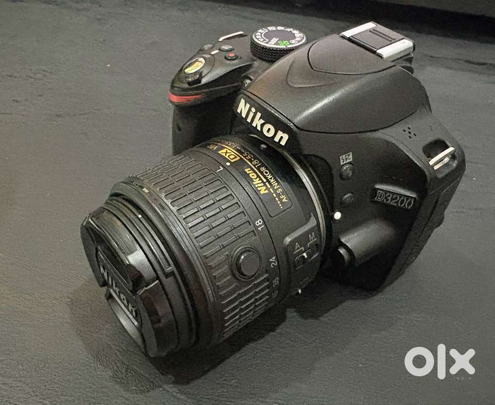 Nikon D3200 with 18-55 GII Lens, Original charger, New Battery