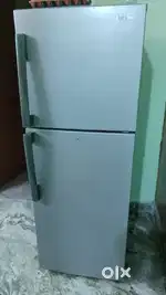 Double door refrigerator