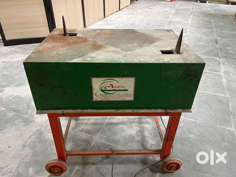 COCONUT DEHUSKING MACHINE