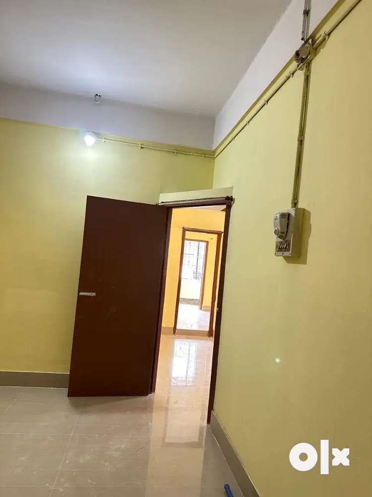 2bhk Room available with balcony & tiles