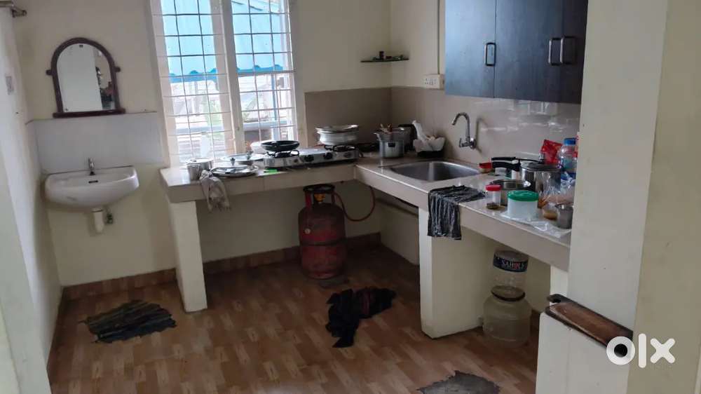 Single, twin sharing bedrooms with hall kitchen and dining rm