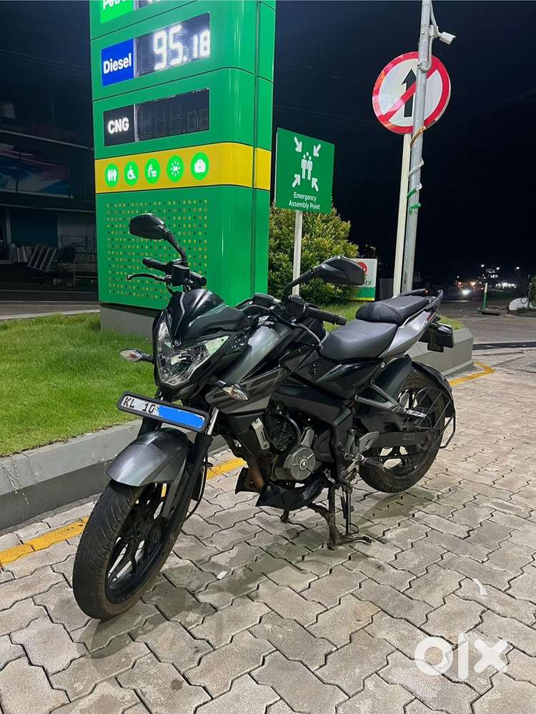 BAJAJ NS 200 - 2017 (oct) - black