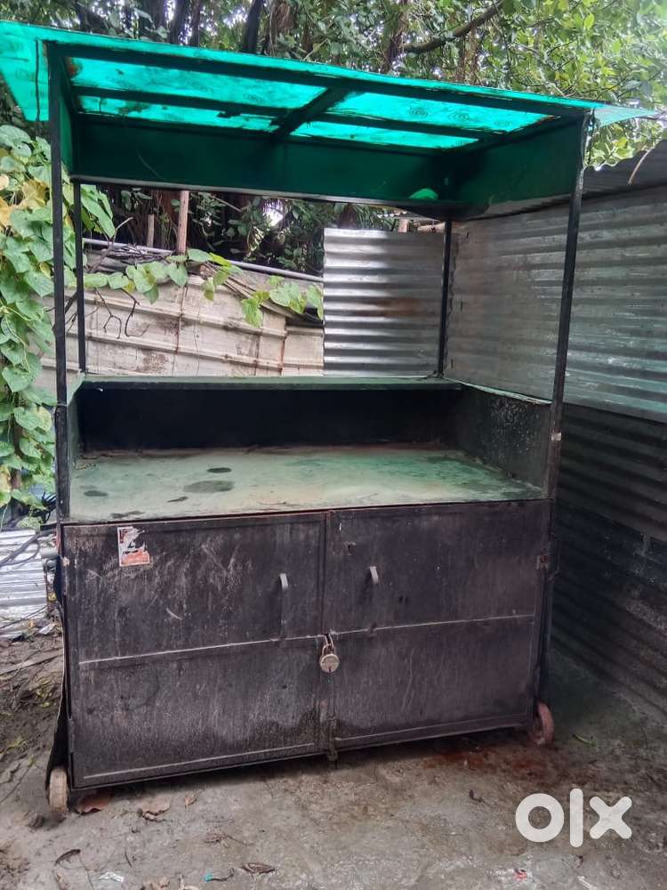 Iron fast food cart with wheels