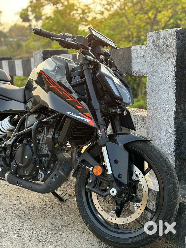 Brand new duke 250 ebony black Showroom condition