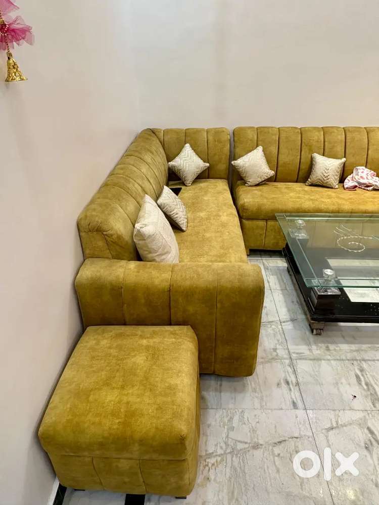 Good condition 11 seater sofaa with 2 puffies