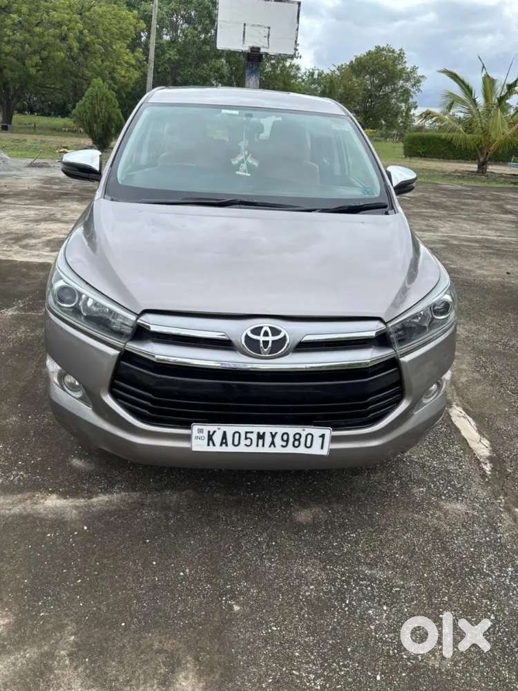 TOYOTA INNOVA CRYSTA V
