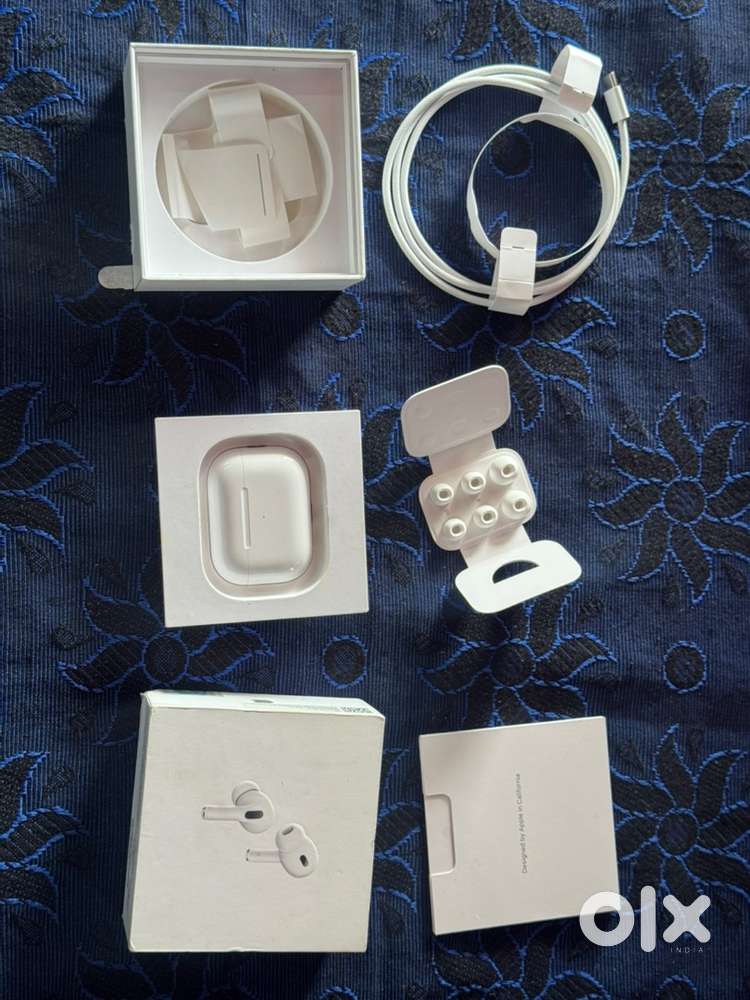 Apple airpods 2 pro with apple car+