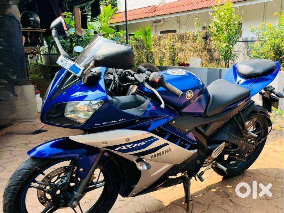 YAMAHA R15 V2