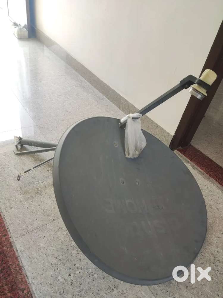 dish and box of DISH  Tv HD