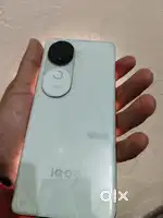 Selling iqooz9s 5g good condition 16k