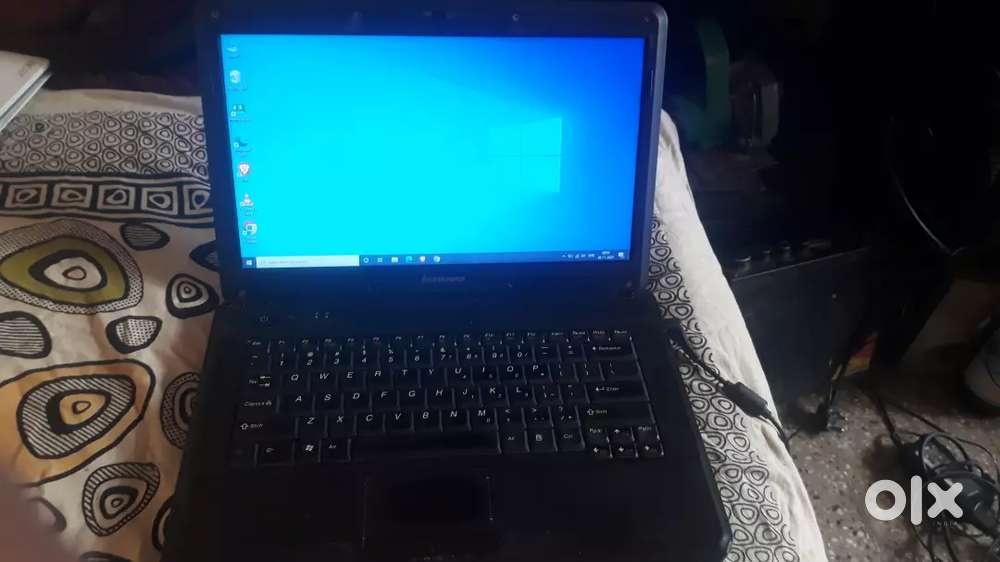 LENOVO G550 4GB RAM 500GB HDD WIFI CAMERA AMD PROSSER WINDOWS 10