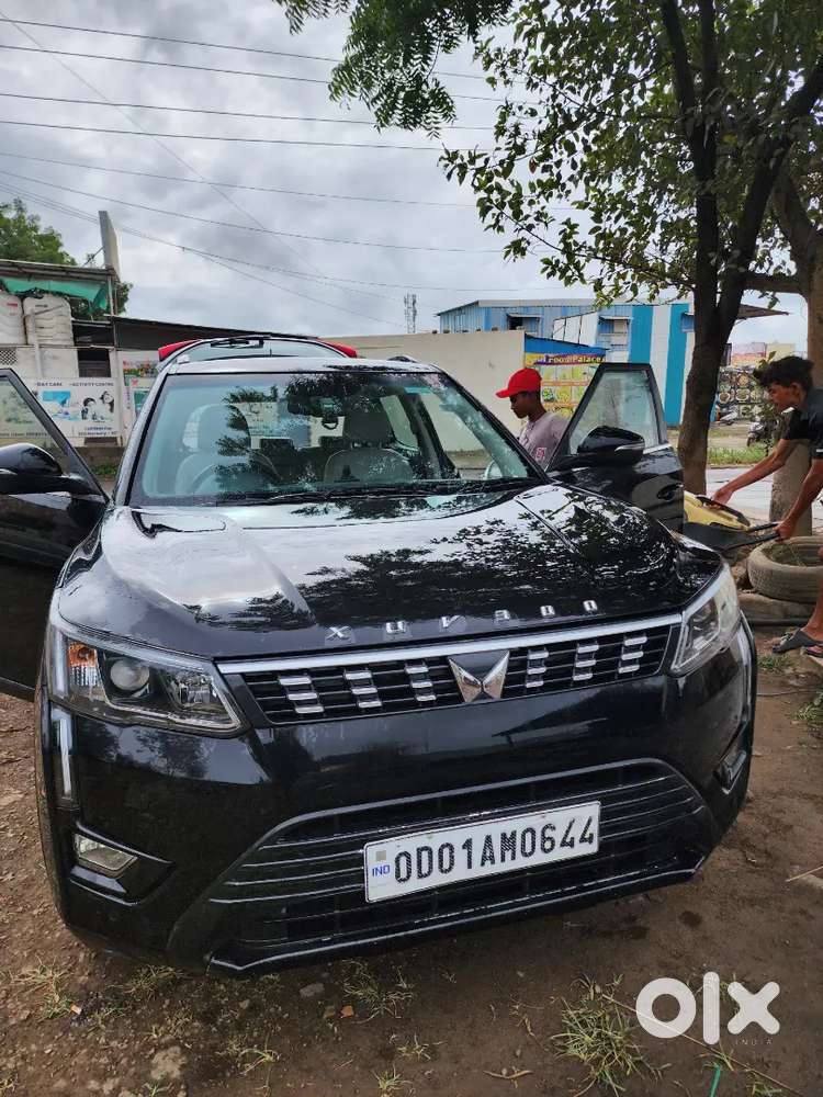 2021 Mahindra XUV300 W8 (O) Diesel - Top Model, Black with 17 Alloys