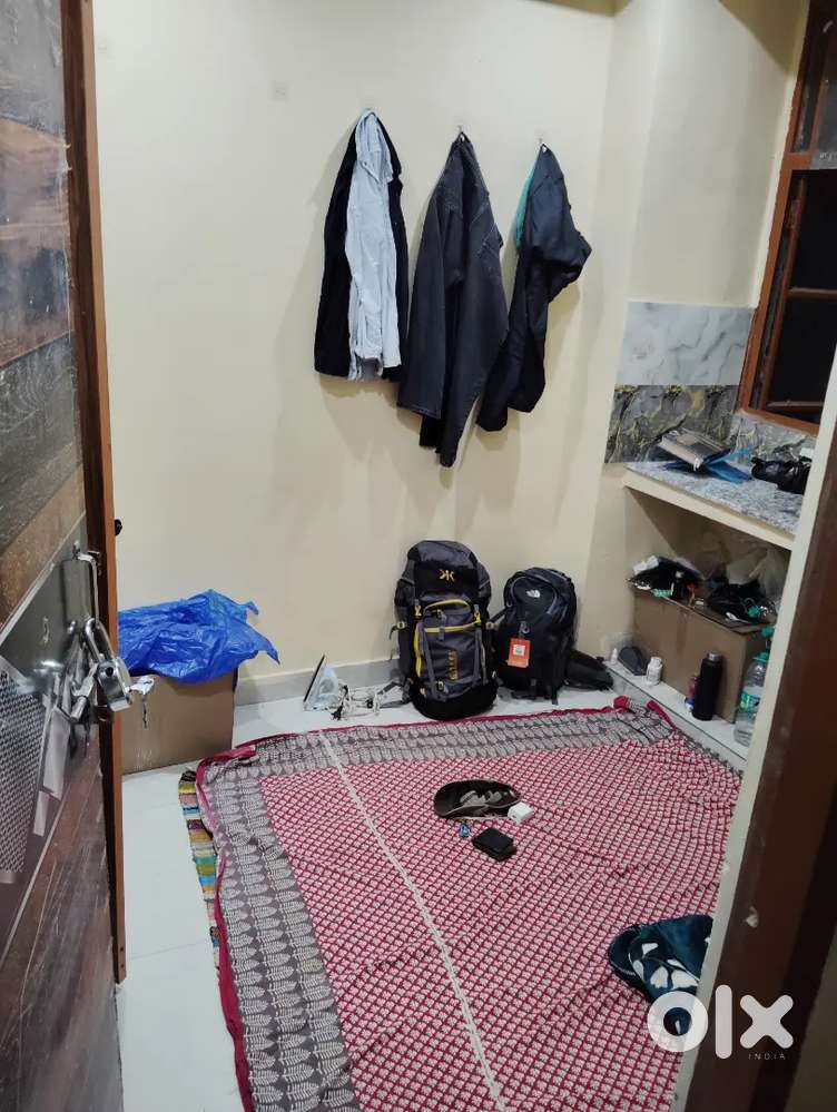 Female mate chahiye jo khana or Safai karde .