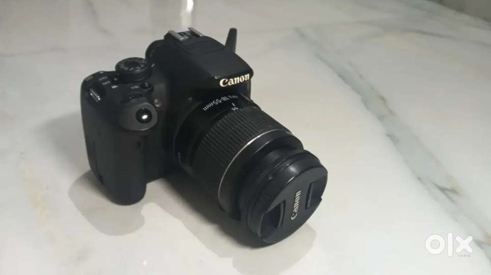 CANON EOS 700 D