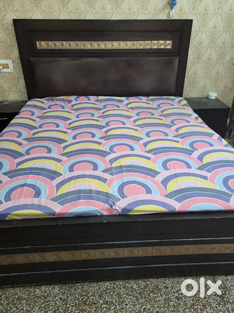 2 Beds with side table for sale