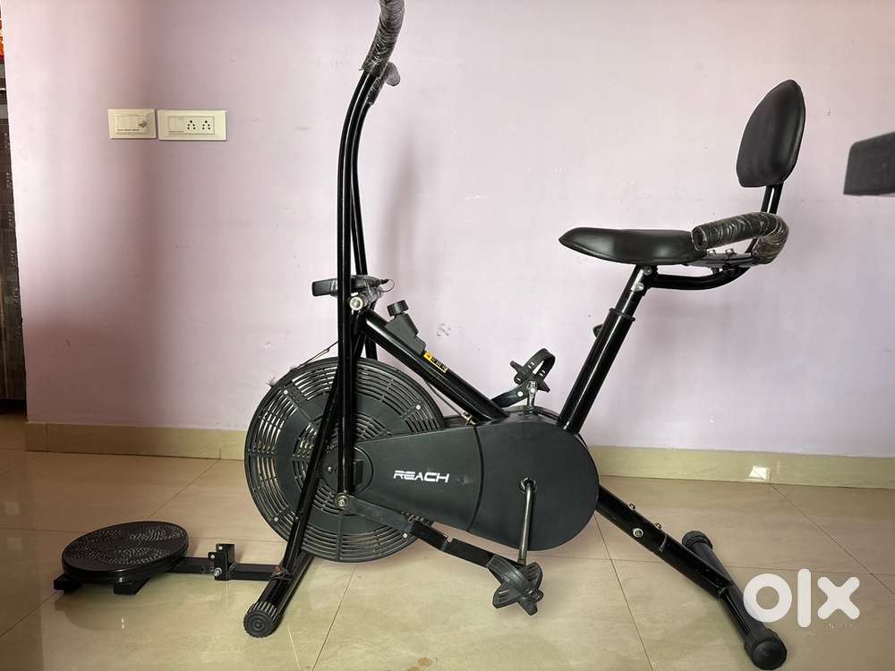 Air Bike Exercise Cycle with Backrest for home Gym.
