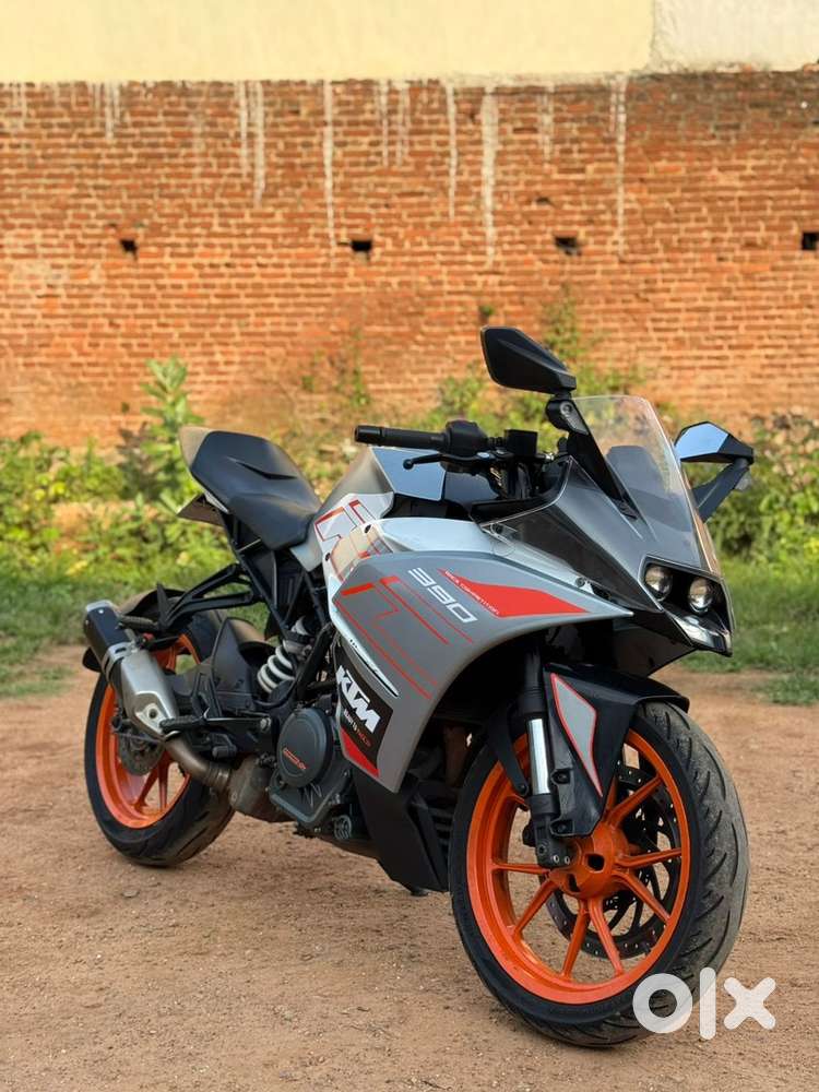 KTM RC 390 SHOWROOM CONDITION