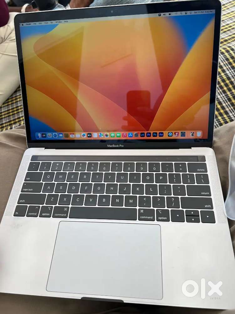 13.3 inch, 3.1 ghz dual core Intel i5 macbook pro 8