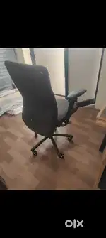 OFFICE CHAIR