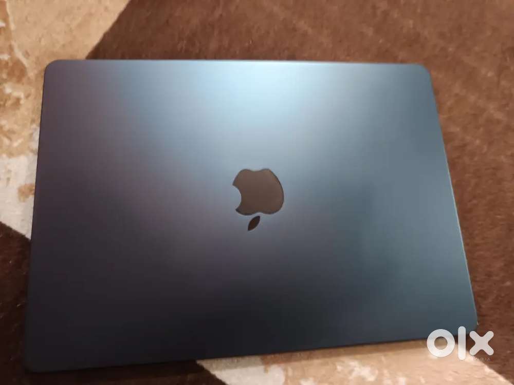 MacBook Air M3 8/25