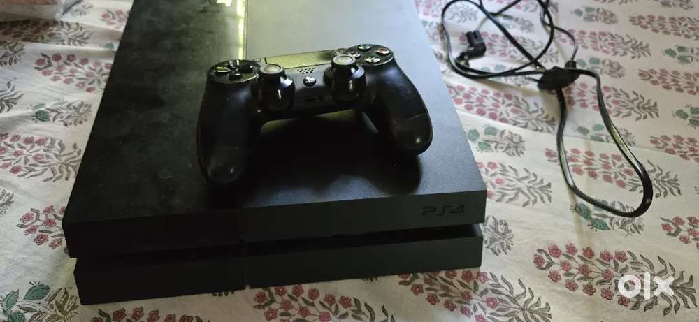 PS4 slim Gaming Console
