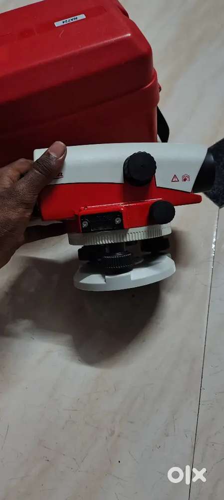 Leica survey machine NA724