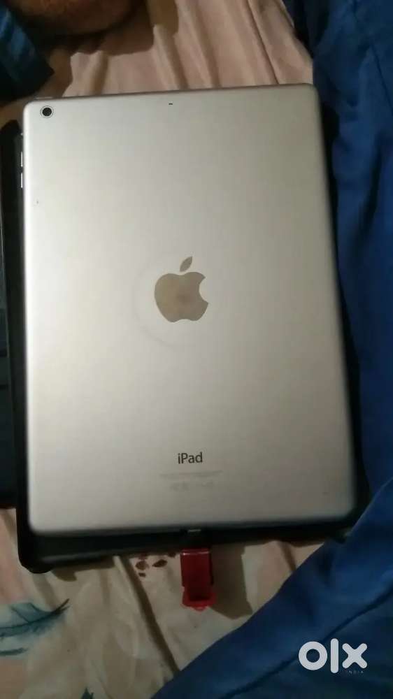 iPad Air 1 (Excellent Condition) + boAt Airdopes 130 (New Pack)